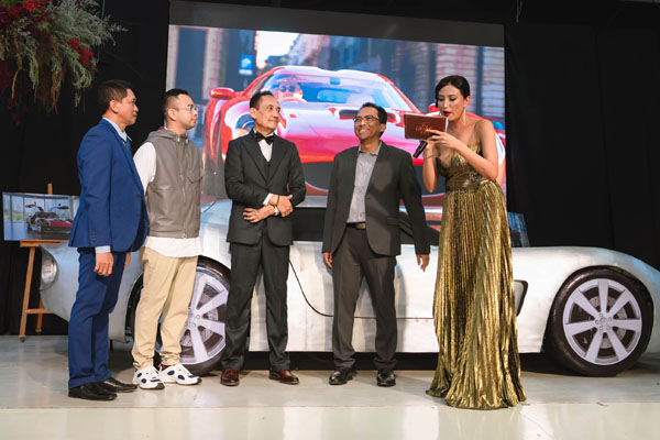 Kabar Hangat: LA DOLCE VITA: TUKSEDO AUTO & FASHION GALA